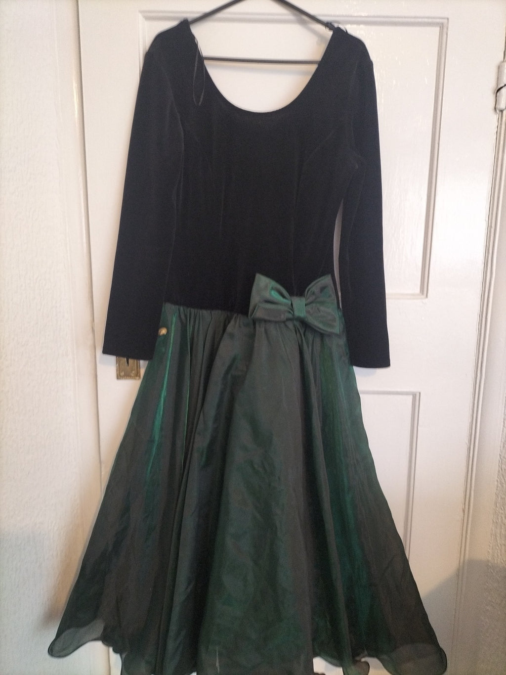 Ladies Opera Size 12 Black And Green Lined Under Long Sleeved Dress