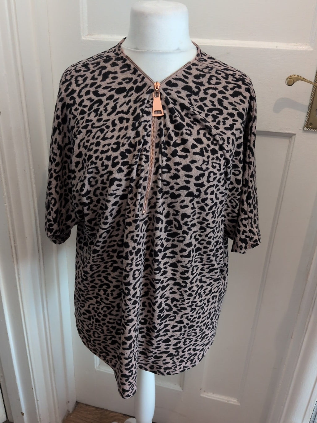 New Look 18 Pale Pink And Black Leopard Print Semi Zip Jumper