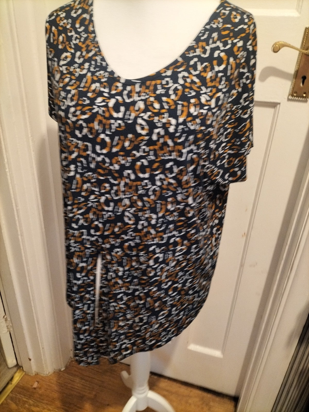 Ladies Size 16-18 Navy/Orange/White Patterned Split Hem Blouse