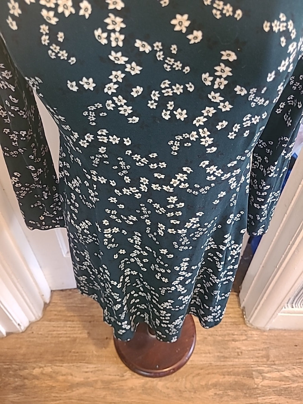 Ladies New Look Size 12 Green Floral Long Sleeved Dress