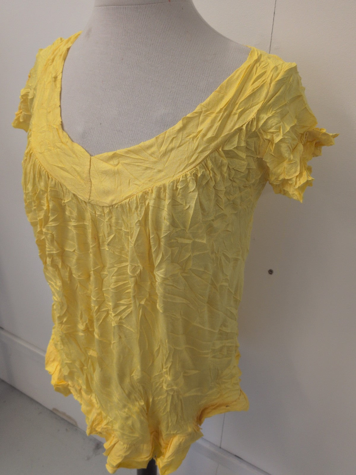 Ladies Size Large Yellow Short Sleeve T-shirt