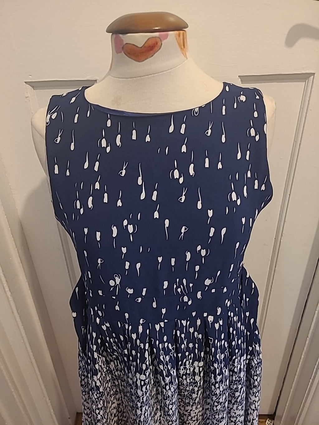 Ladies Tenki Size 12 Navy White Sleeveless Dress