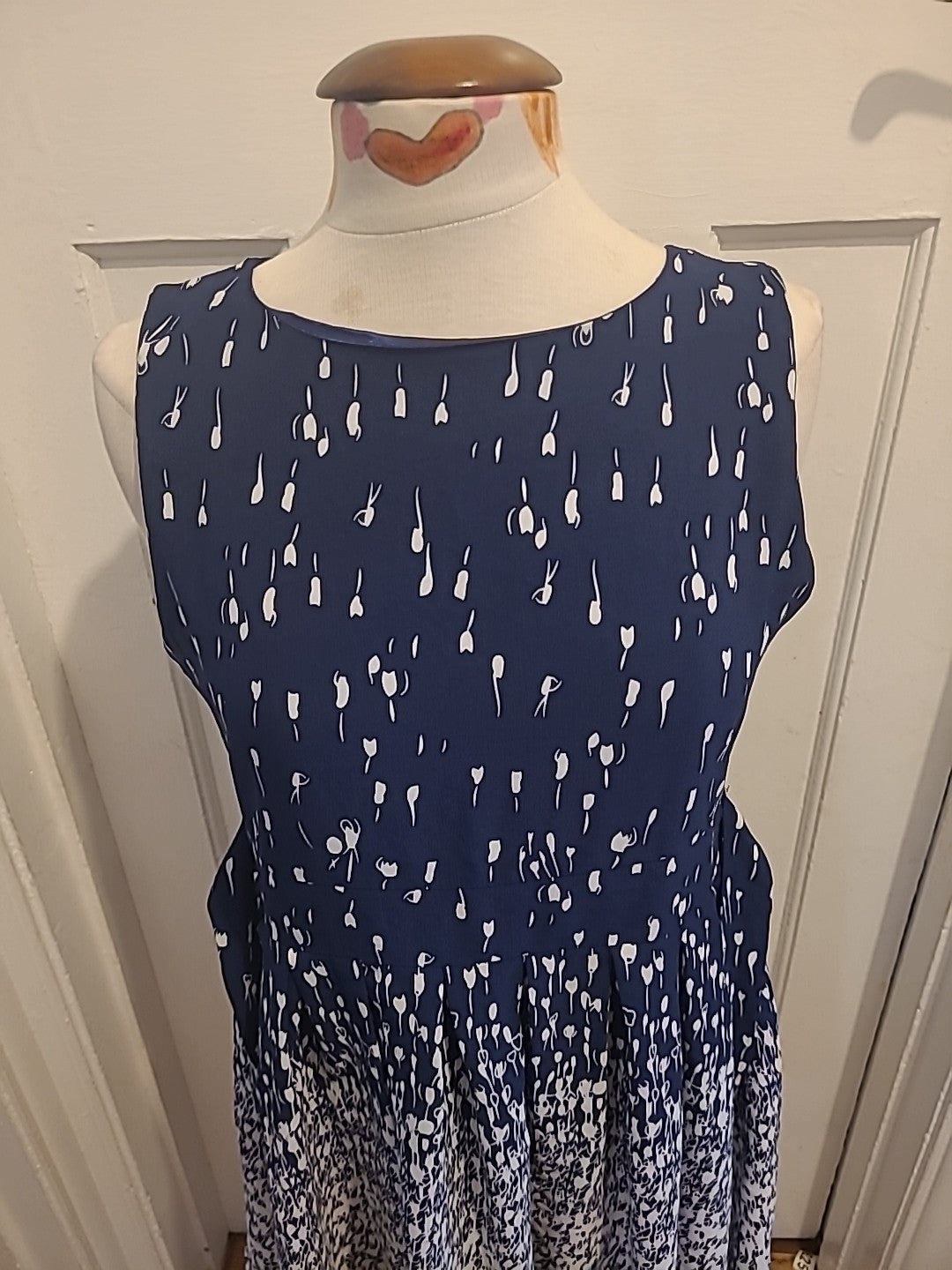 Ladies Tenki Size 12 Navy White Sleeveless Dress