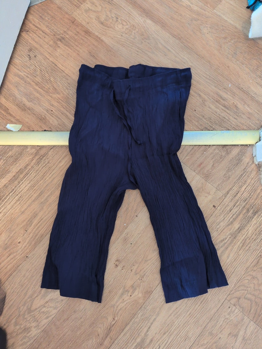 Damart 10 Navy Crinkle Crop Trousers