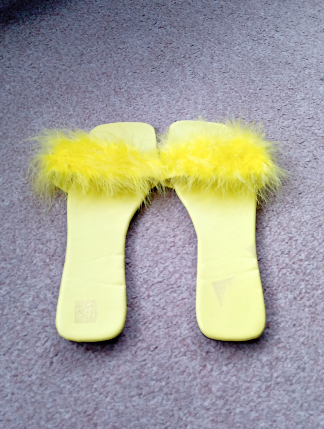 Ladies Brand New Yellow Fluffy Mules Size 8(42)