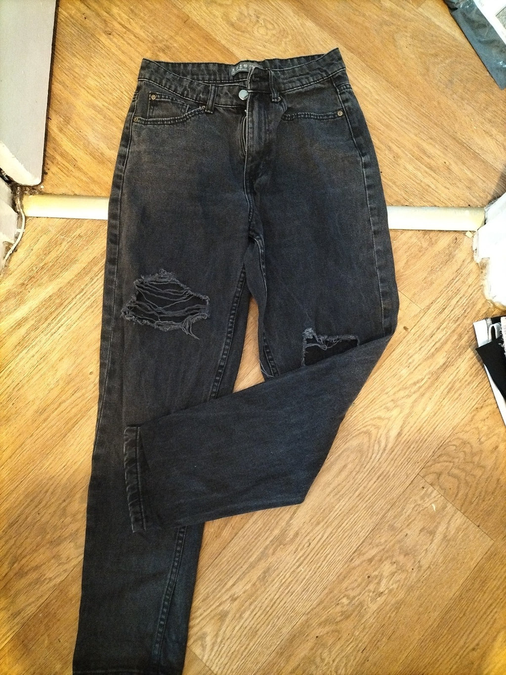 Ladies Black Ripped Jeans Size 8 Denim&Co