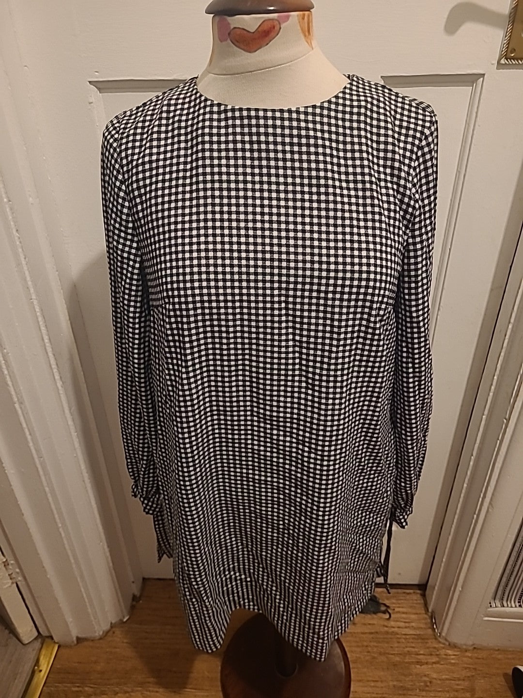 Ladies H&M Size 10 Black/White Check Long Sleeved Dress