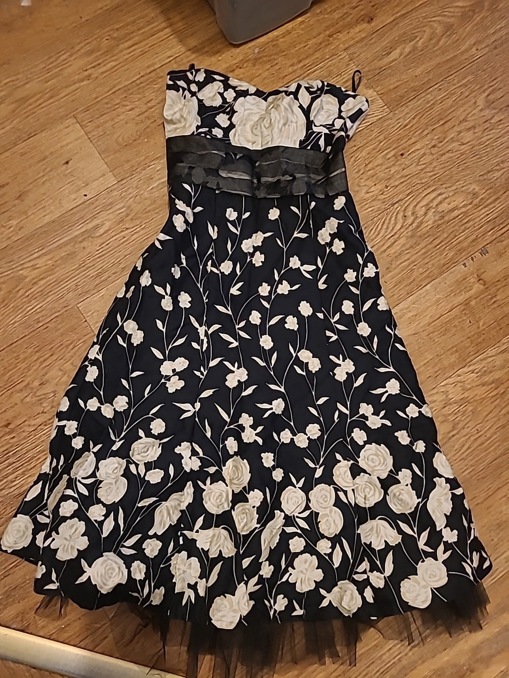 Ladies Spotlight Size 8 Black Floral Sleeveless Dress