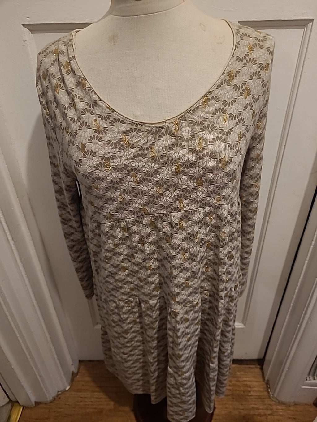 Brand New Ladies Camilla Size 16 Beige/Grey/Gold Long Sleeved Dress
