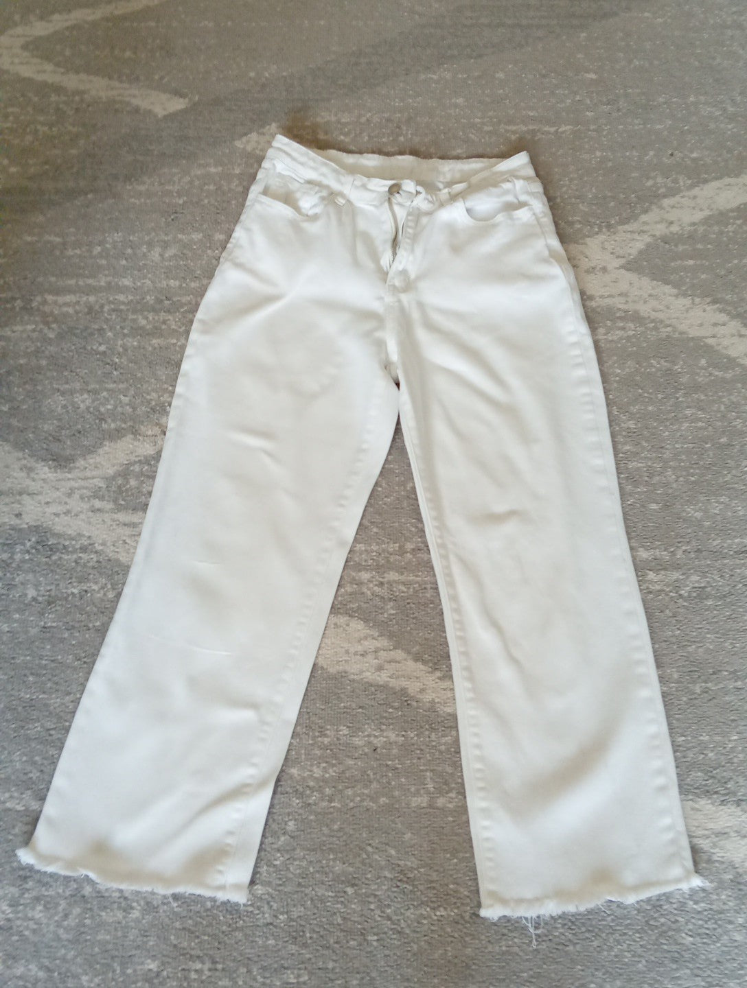 Ladies Shein Med White Jeans Frayed Hem