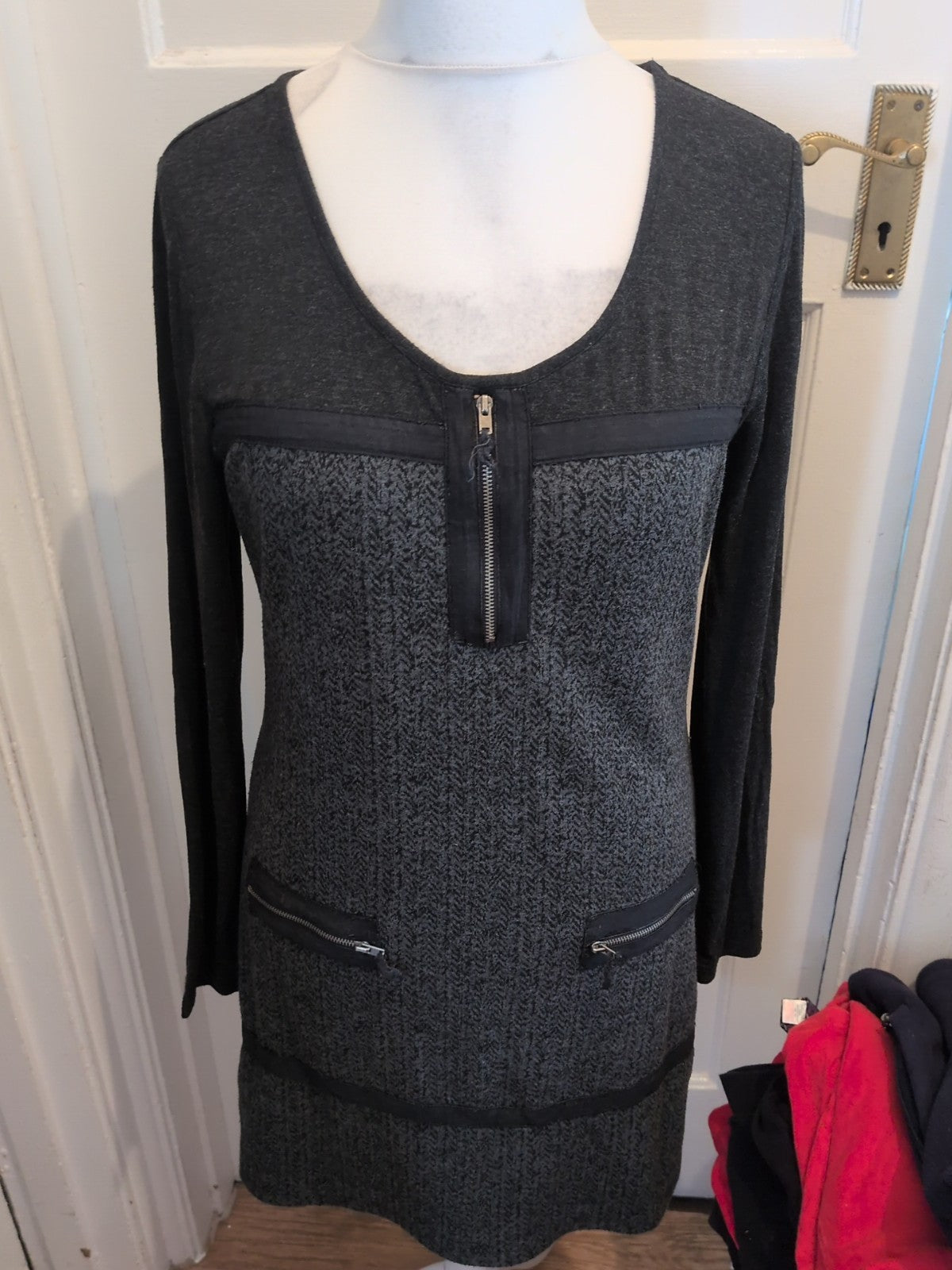 Ladies Yest Size 12 Grey Toned Long Sleeved Dress