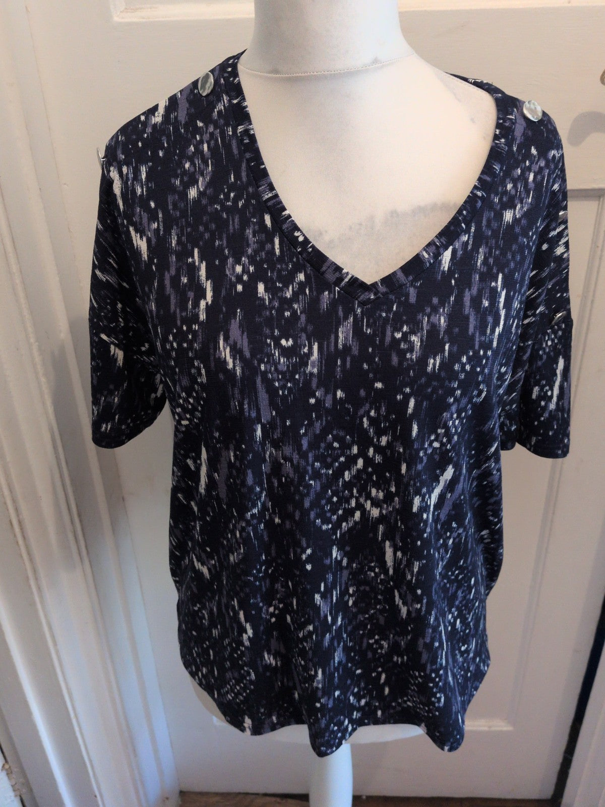 Ladies Nutmeg Size 16 Blue Navy And White V Neck Short Sleeve Blouse