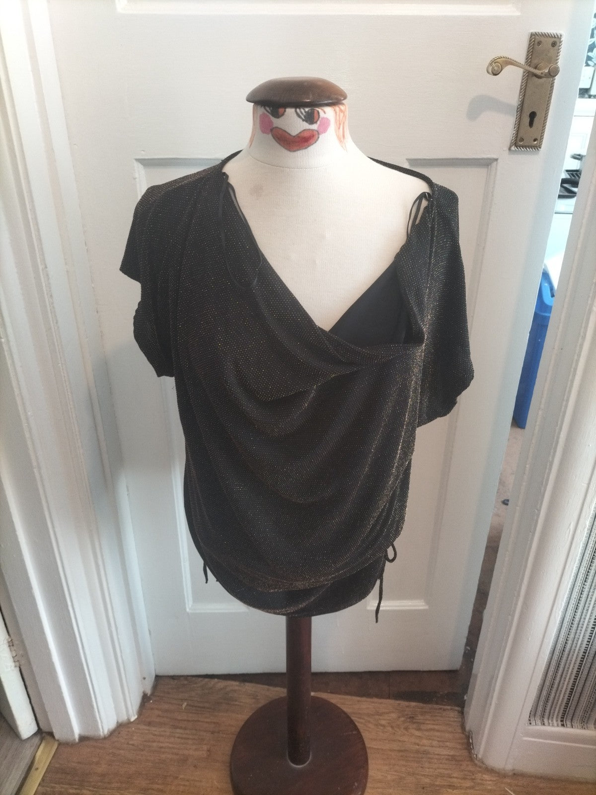 Ladies Roman Size 16 Black Gold Cap Sleeved Tshirt