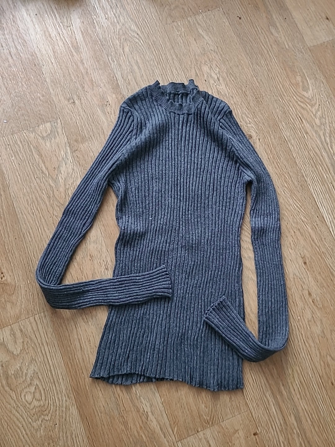 Ladies Size Small Grey Ribbed Long Sleeved Jumper