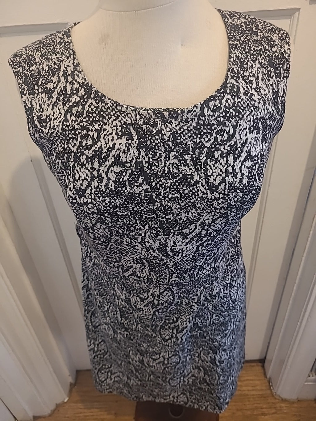 Ladies Next Size 10 White Black Sleeveless Lined Dress