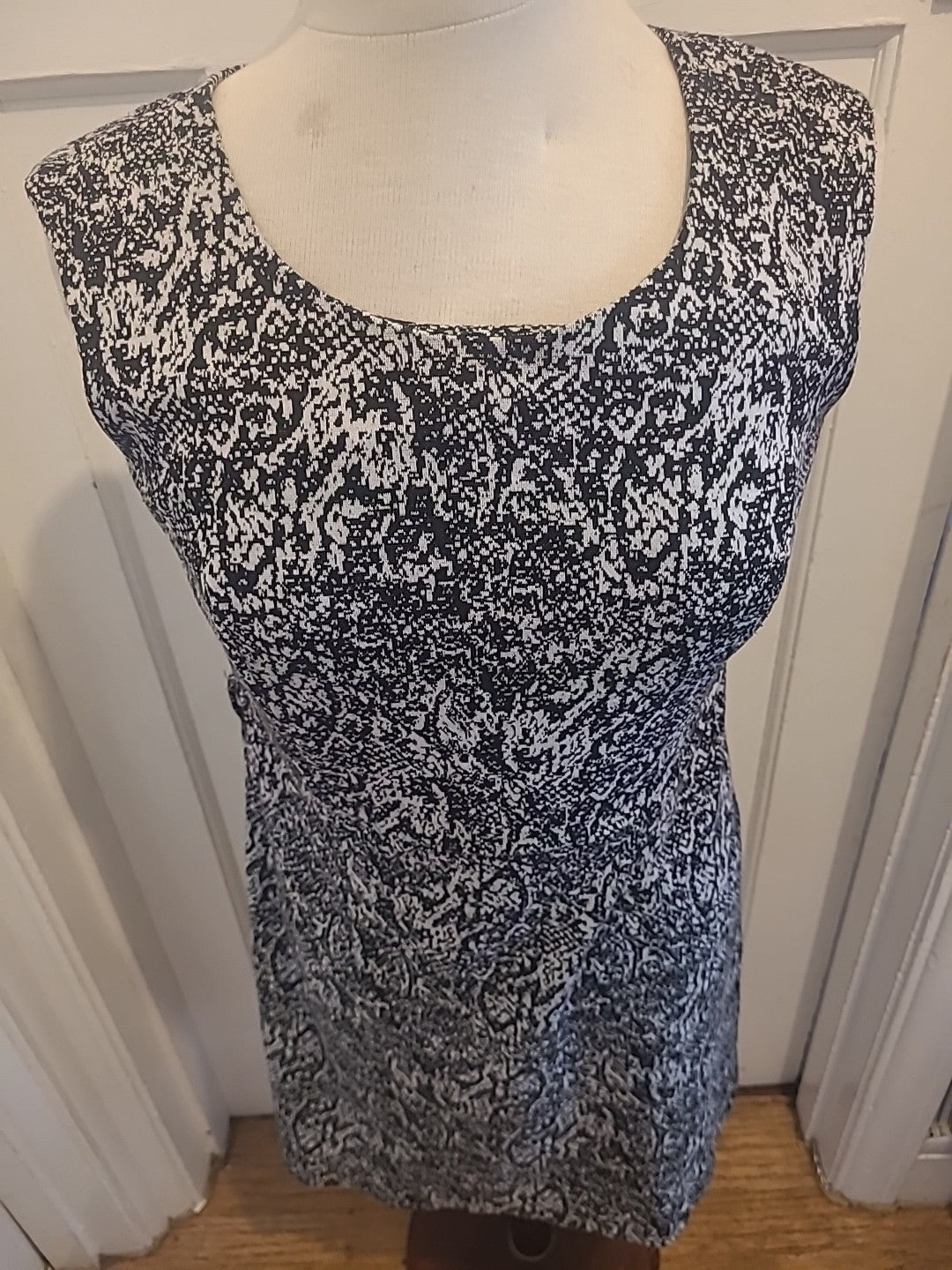 Ladies Next Size 10 White Black Sleeveless Lined Dress