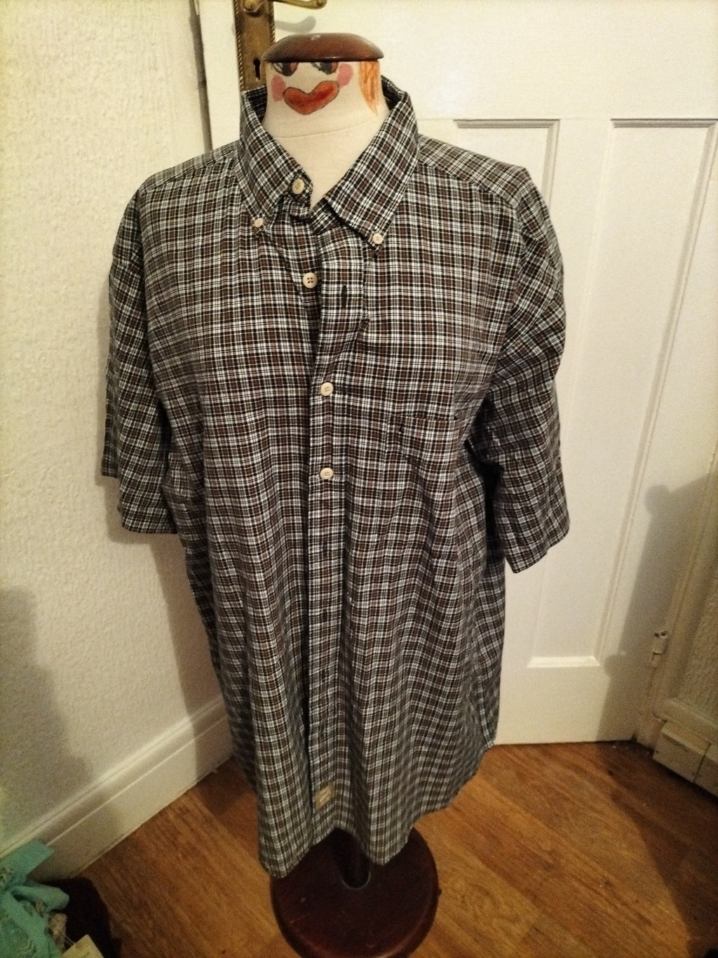 Mens Khakis Size Large Check Short Sleeved Shirt