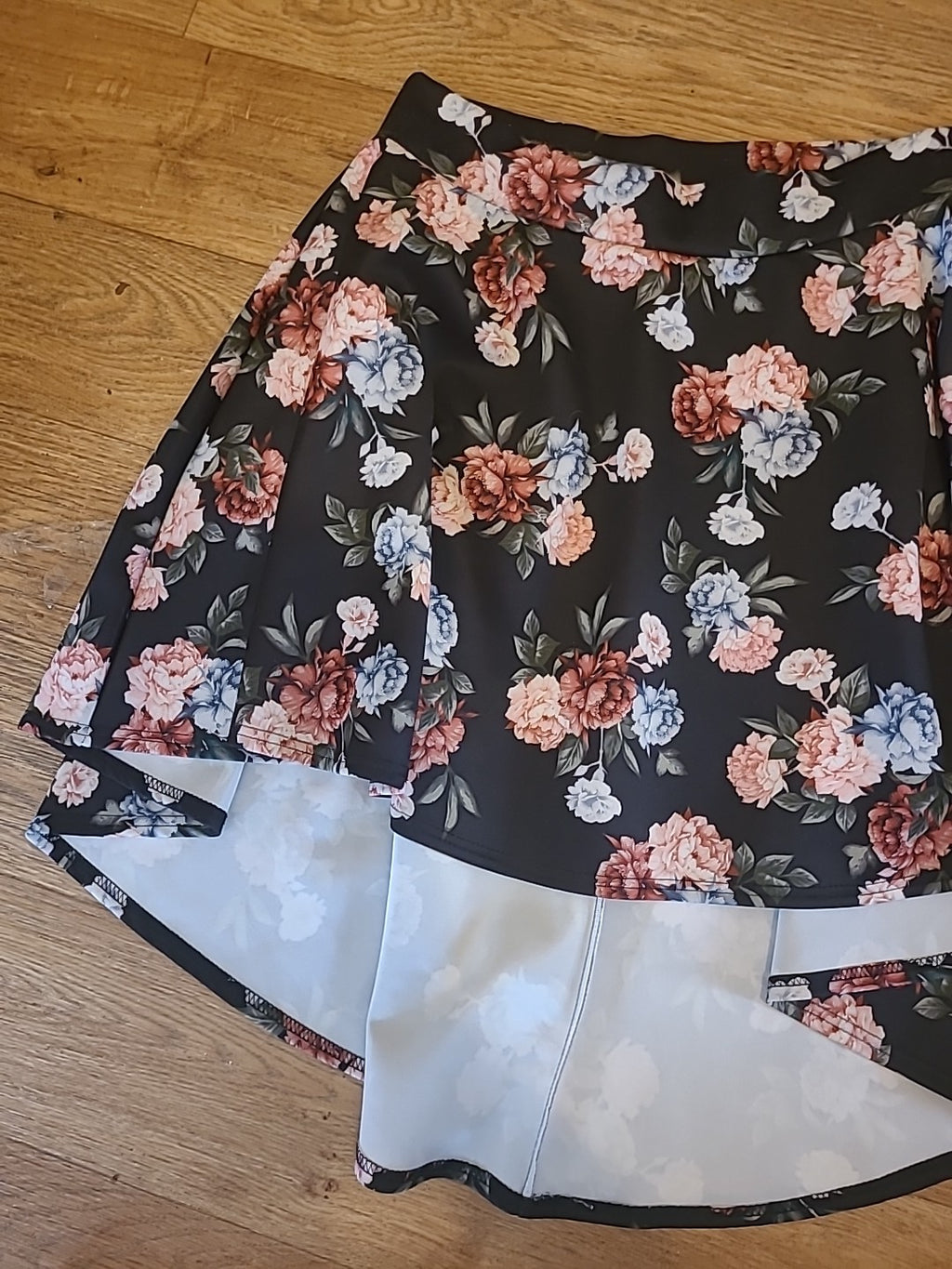 Ladies Select Size 14 Black Floral Elasticated Flare Skirt
