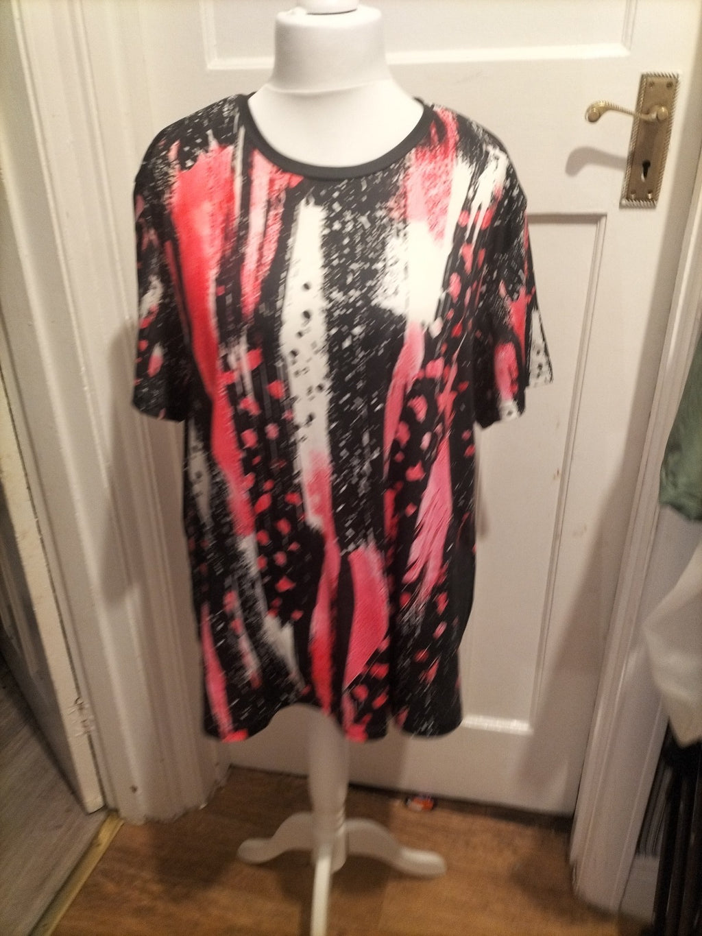 Ladies Size 4XL Pink/Black And White Short Sleeved Tshirt