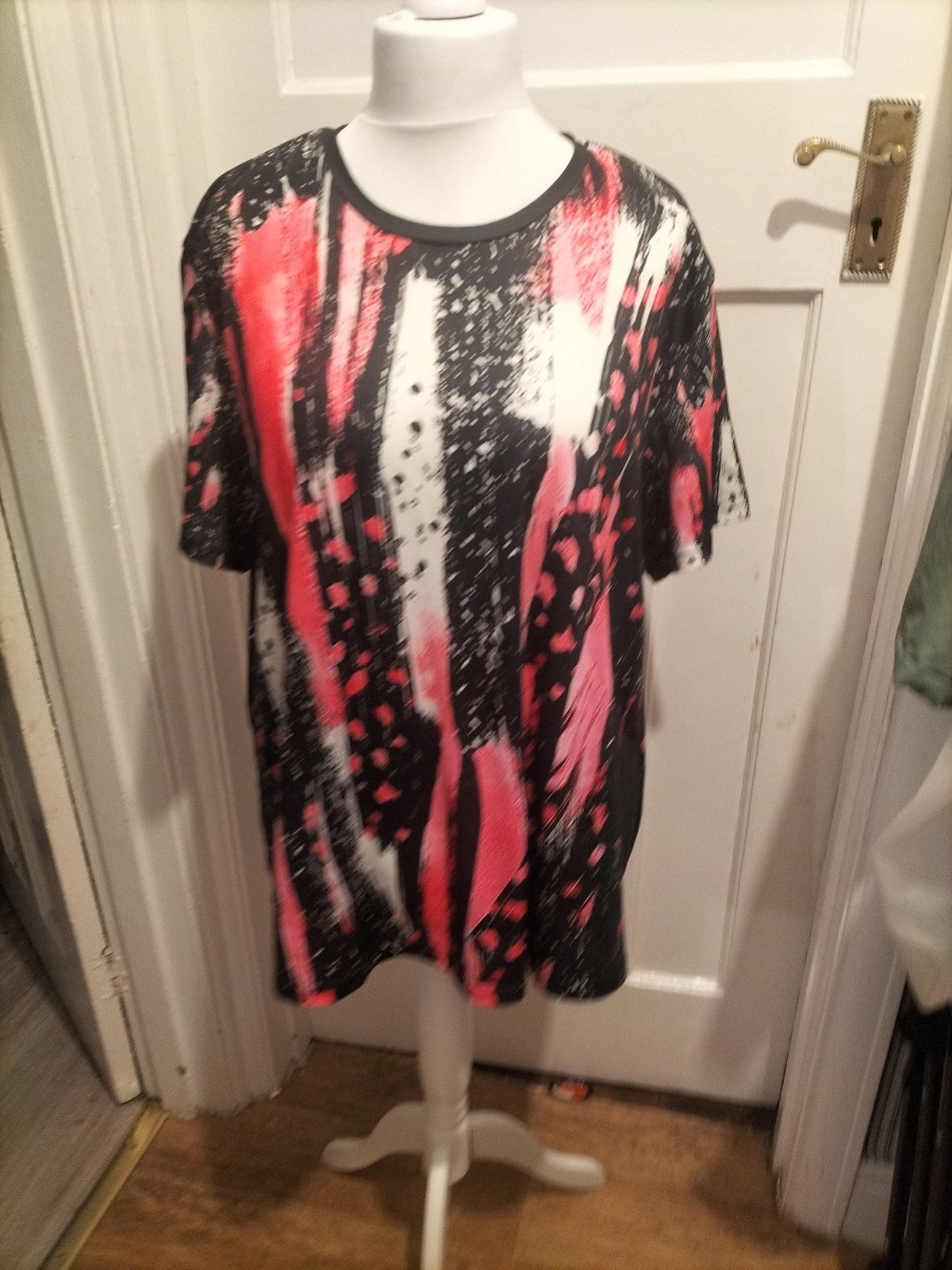 Ladies Size 4XL Pink/Black And White Short Sleeved Tshirt