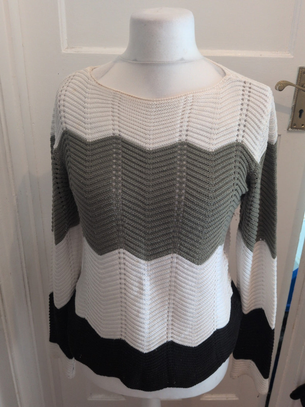 Select Medium Green White Black Pullover Jumper