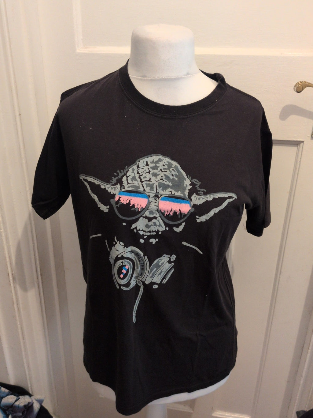 Mens Medium Black Yoda Short Sleeve T-shirt