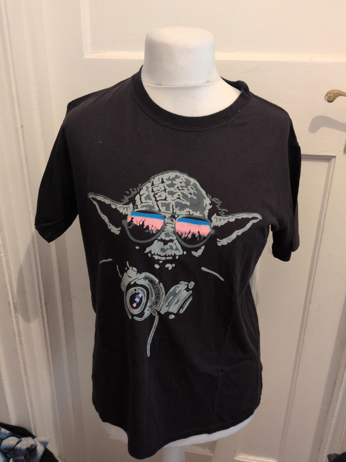 Mens Medium Black Yoda Short Sleeve T-shirt