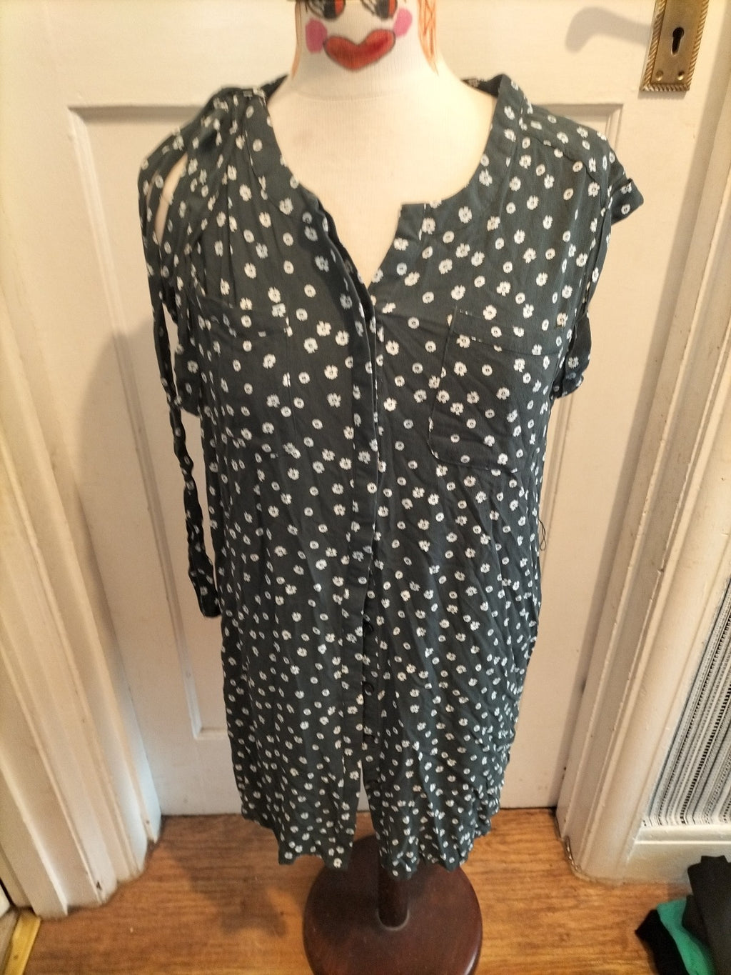 Ladies Mix Size 14 Navy/White Sleeveless Blouse