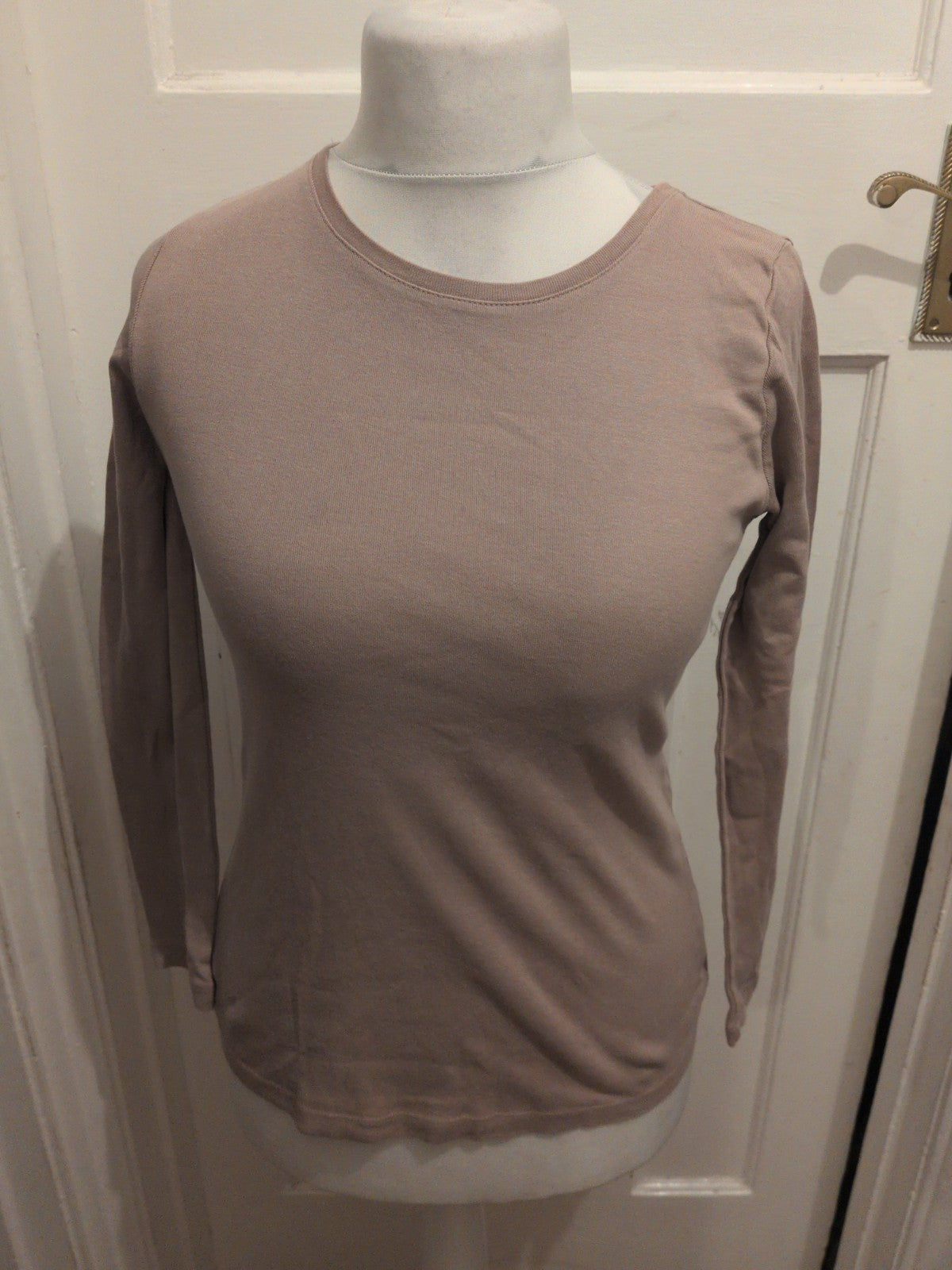 Ladies Peacocks Size 16 Long Sleeve Pale Brown T-shirt