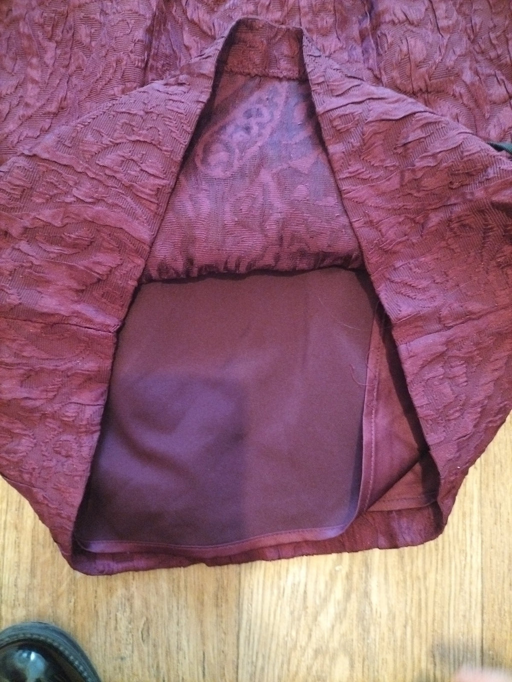 Ladies Darling Size Small Burgundy Lined Pencil Skirt