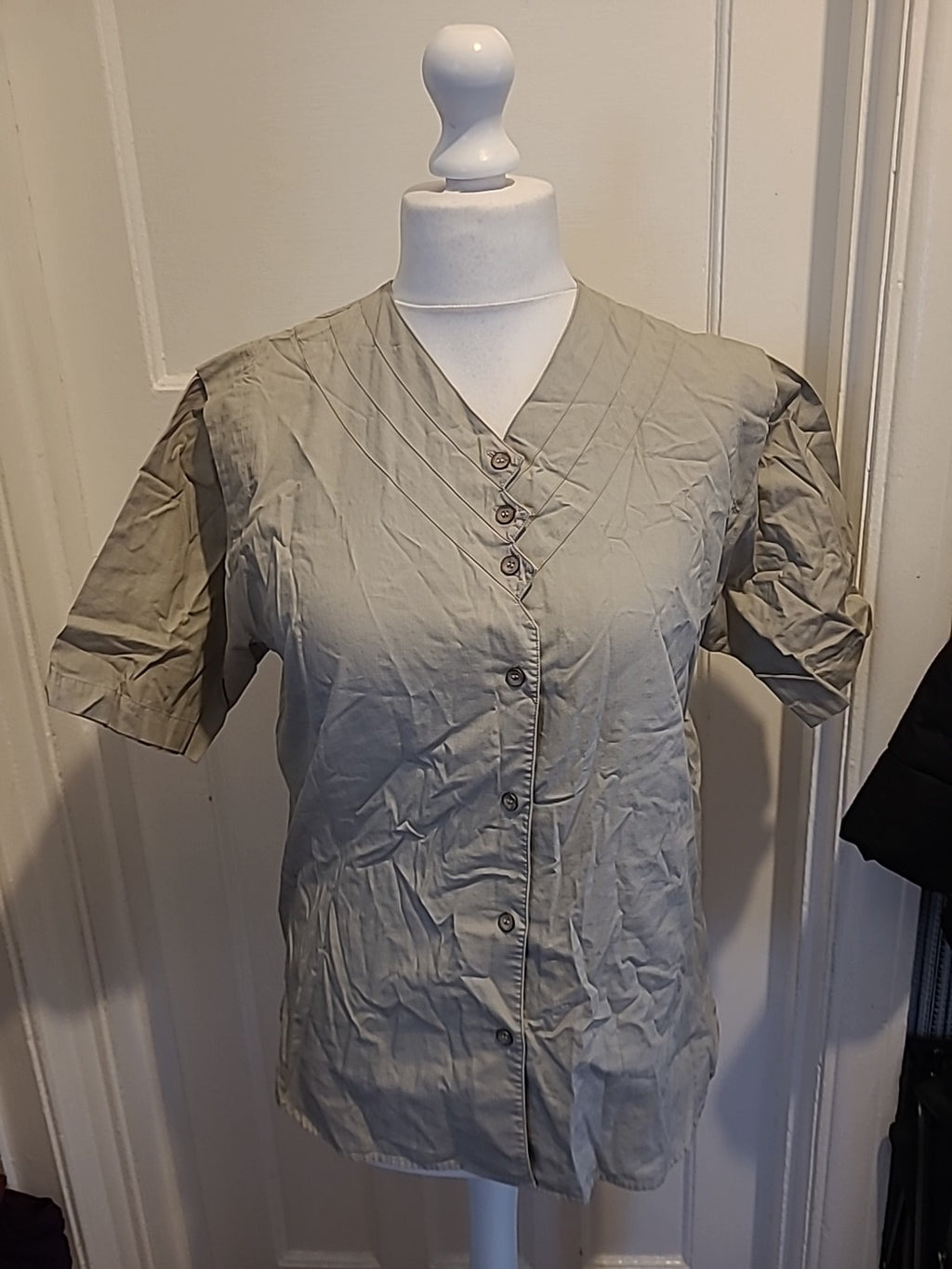 Ladies Size Medium Grey V Neck Short Sleeved Buttoned Blouse