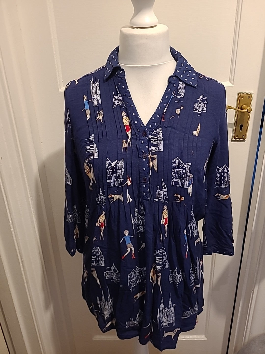 Ladies Tu Size 10 Navy Printed Pleat Long Sleeved Blouse