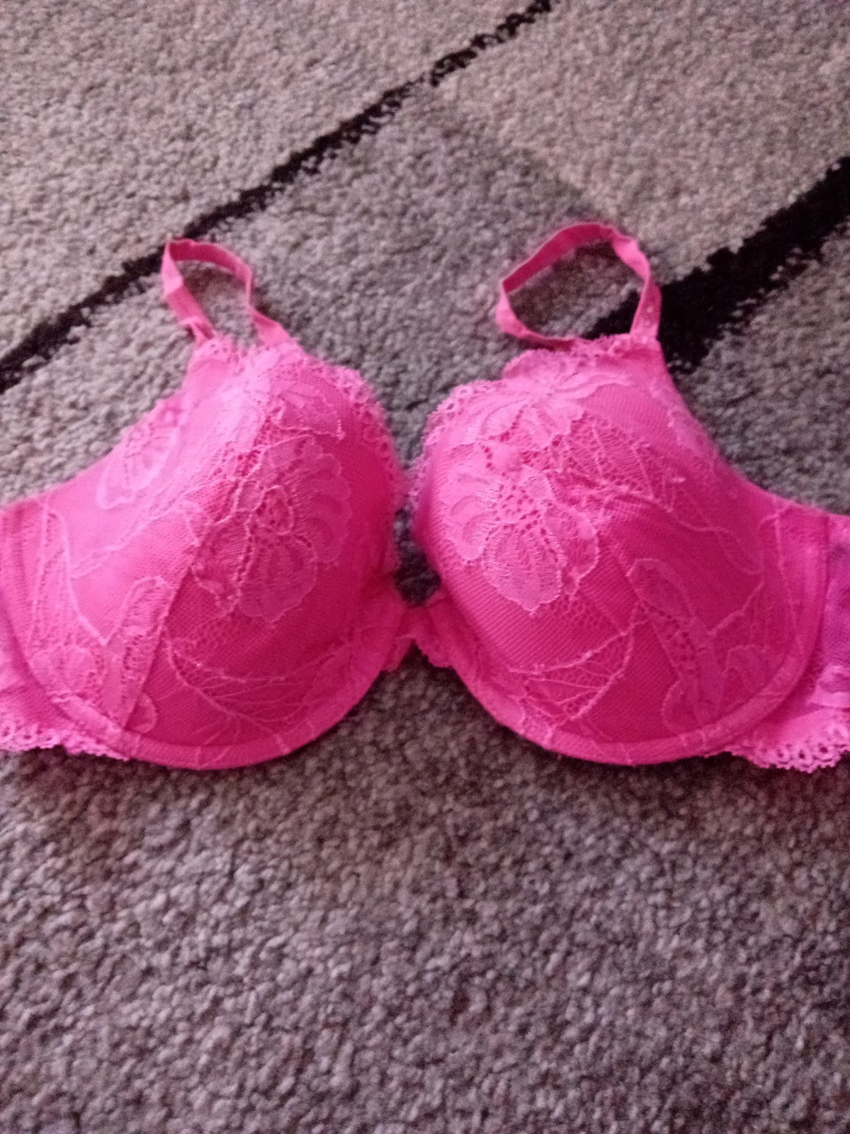 Ladies Cerise Pink Lace Bra 32 DD La Senza Free Delivery