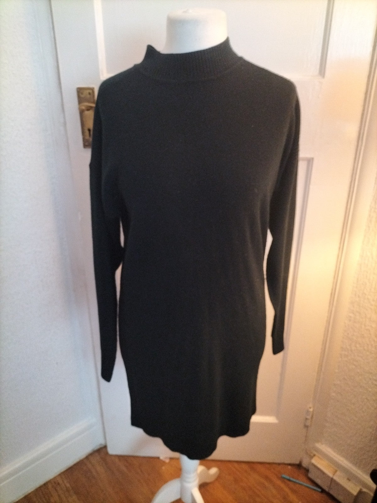 Ladies New Look Size M Black Long Sleeved Jumper Dress