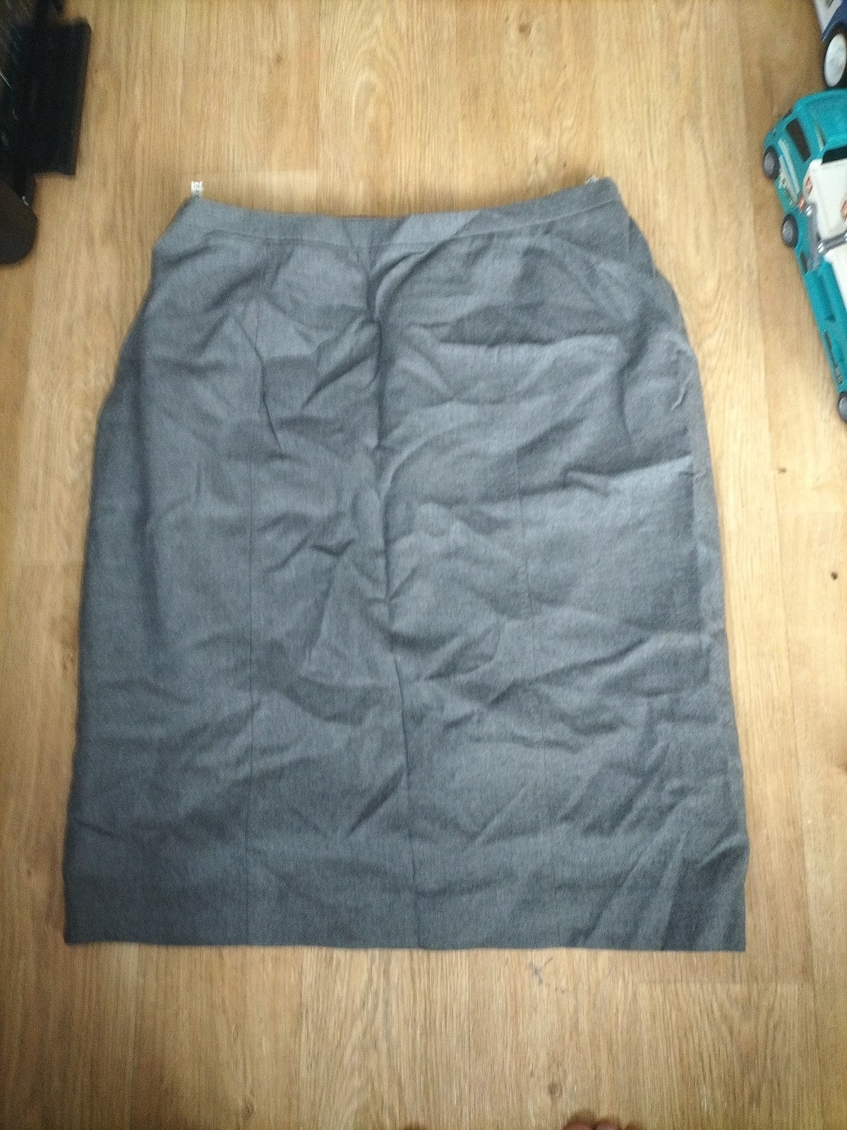Ladies Eastex Size 20 Grey Skirt