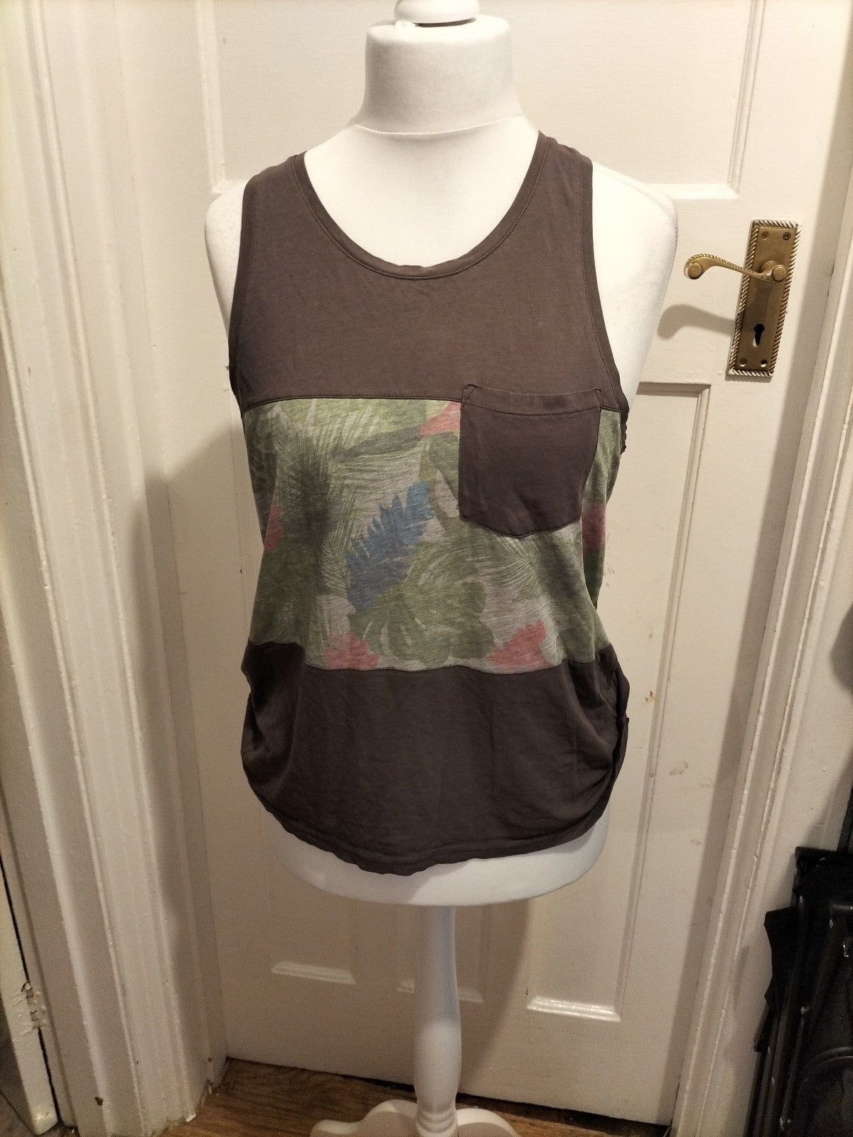 Ladies Divided Size Small Brow Sleeveless Vest
