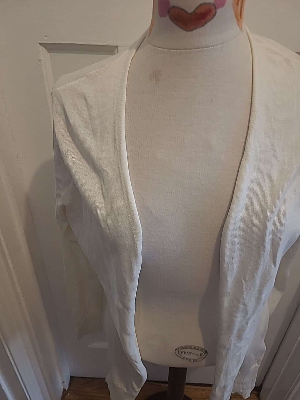 Ladies Amazon Essentials Size Medium Cream Long Sleeved Cardigan