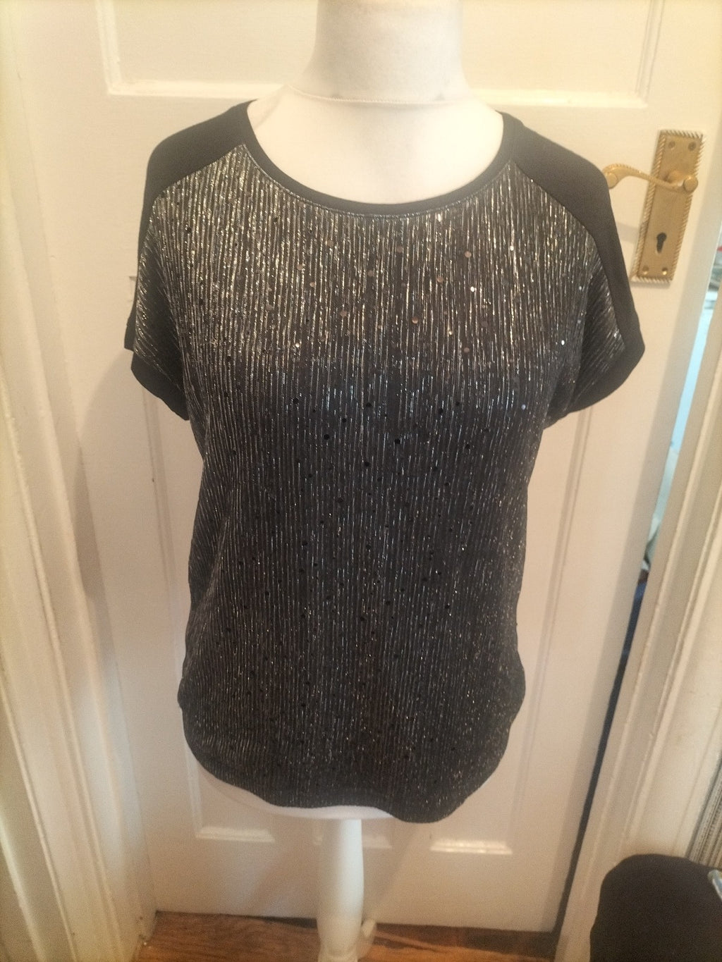 Ladies Nutmeg Size 12 Silver And Black Short Sleeved Sequin Blouse