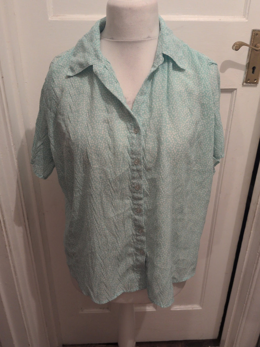 Ladies Amaranto Size Large Blue And White Short Sleeve Buttoned Blouse