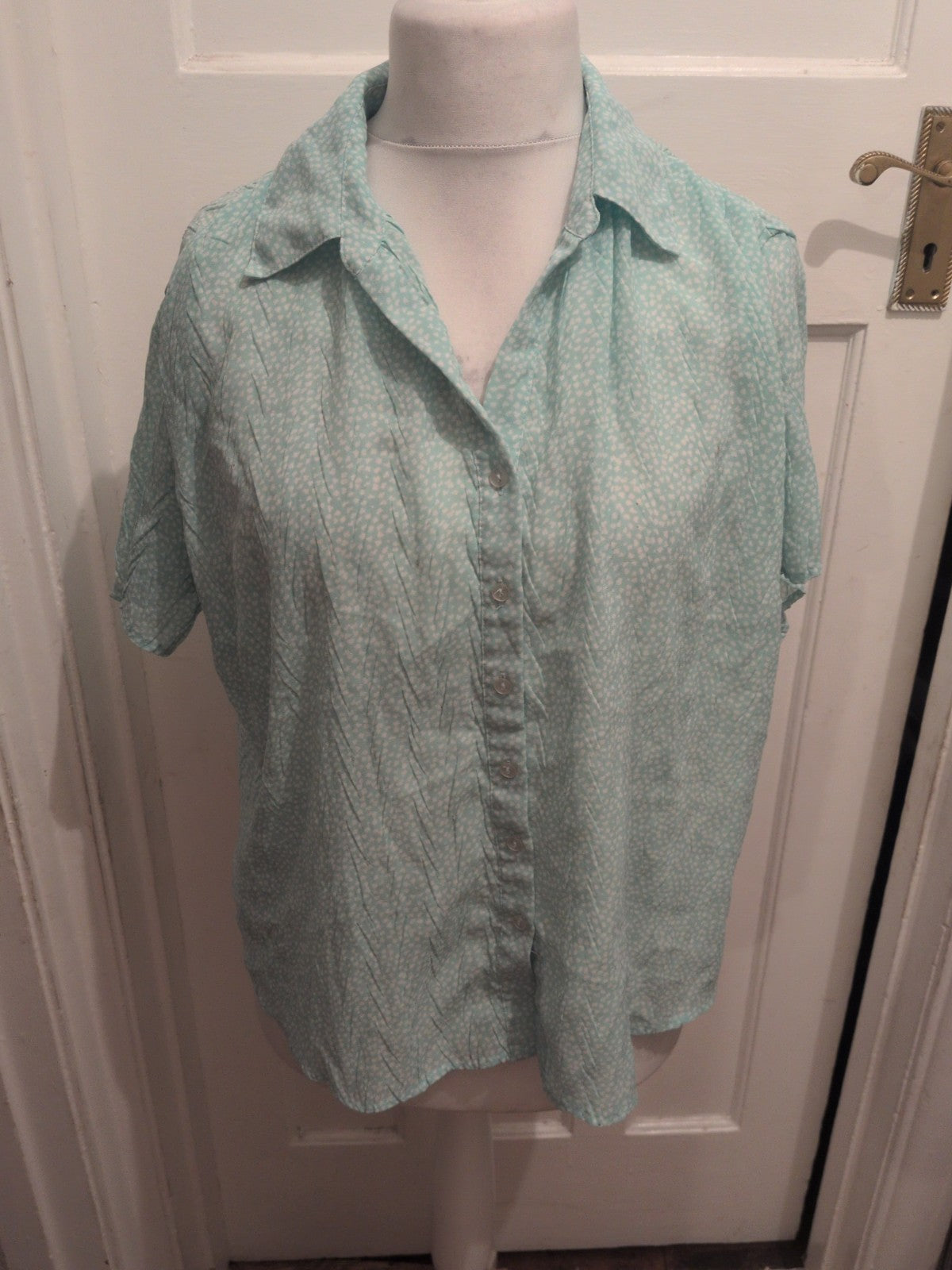 Ladies Amaranto Size Large Blue And White Short Sleeve Buttoned Blouse