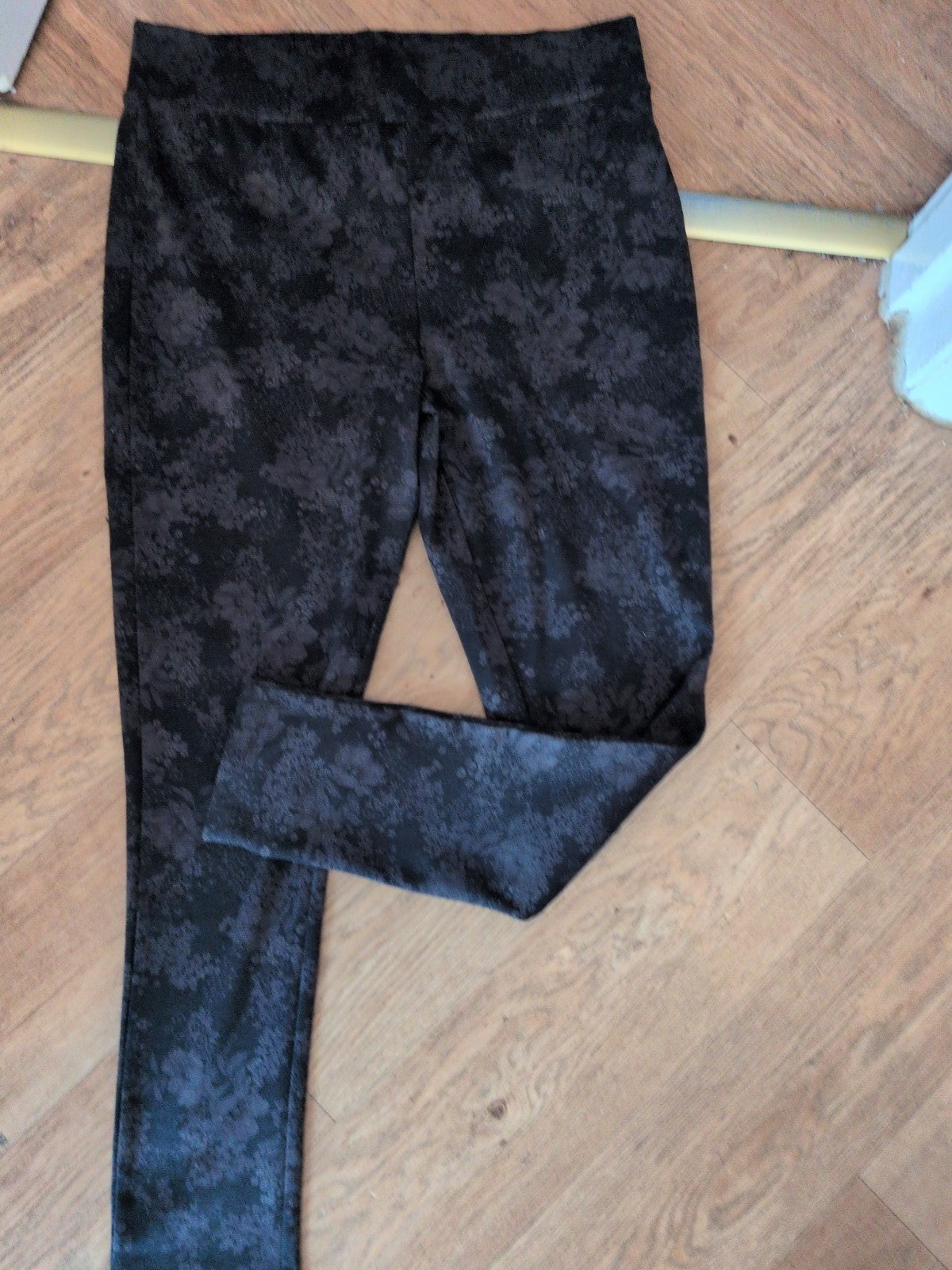 Nutmeg 14 Black And Grey Floral Legging