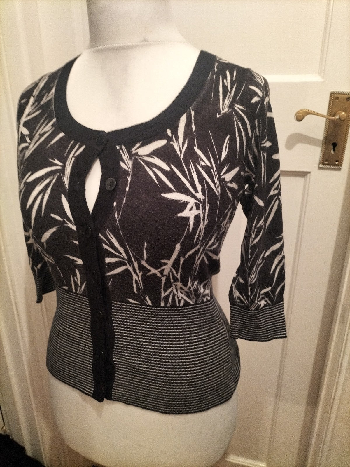 Ladies Coast Size 10 Black And White Floral Cardigan
