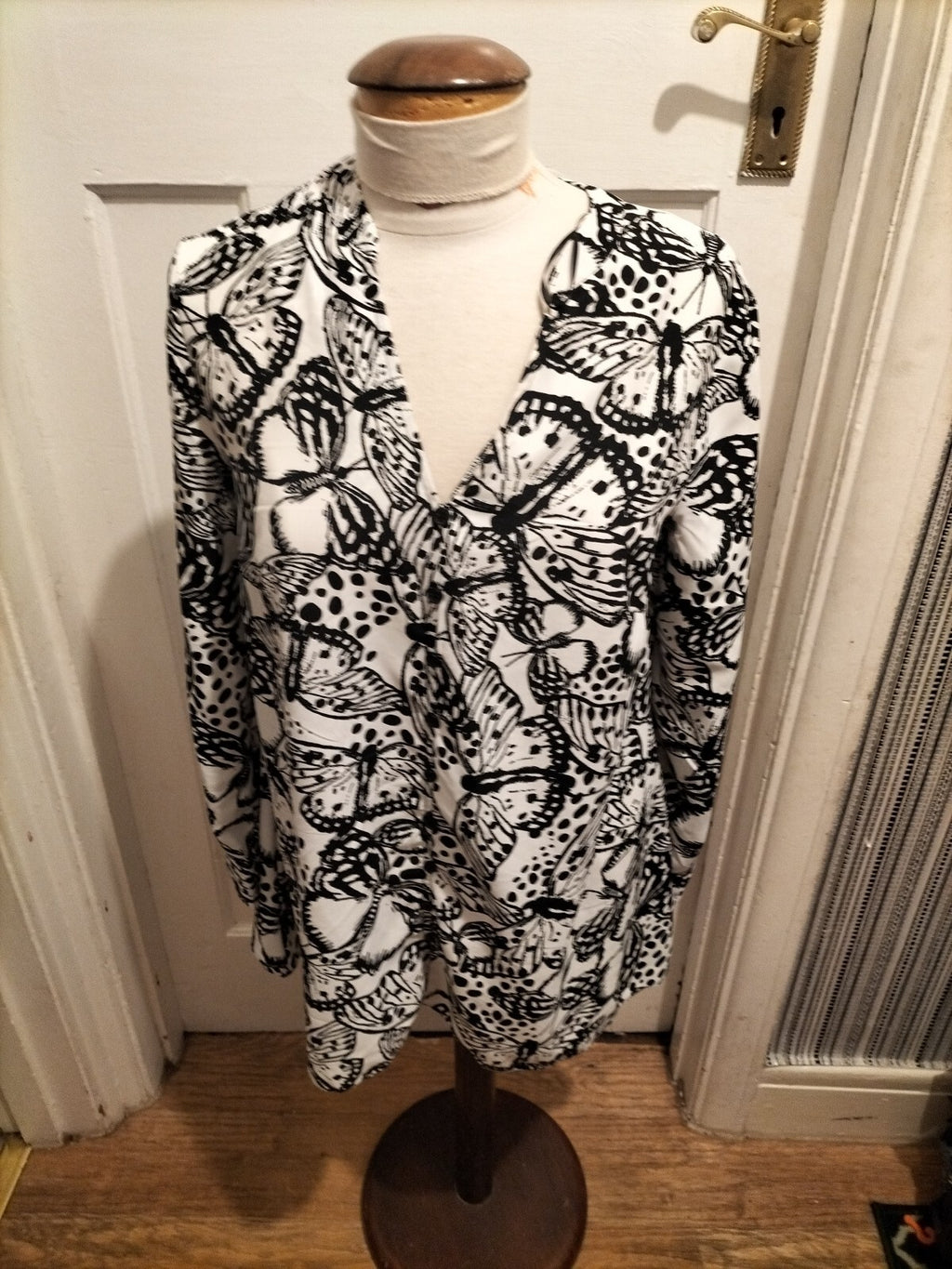 Ladies Bonmarche 10 White/Black Long Sleeved Blouse