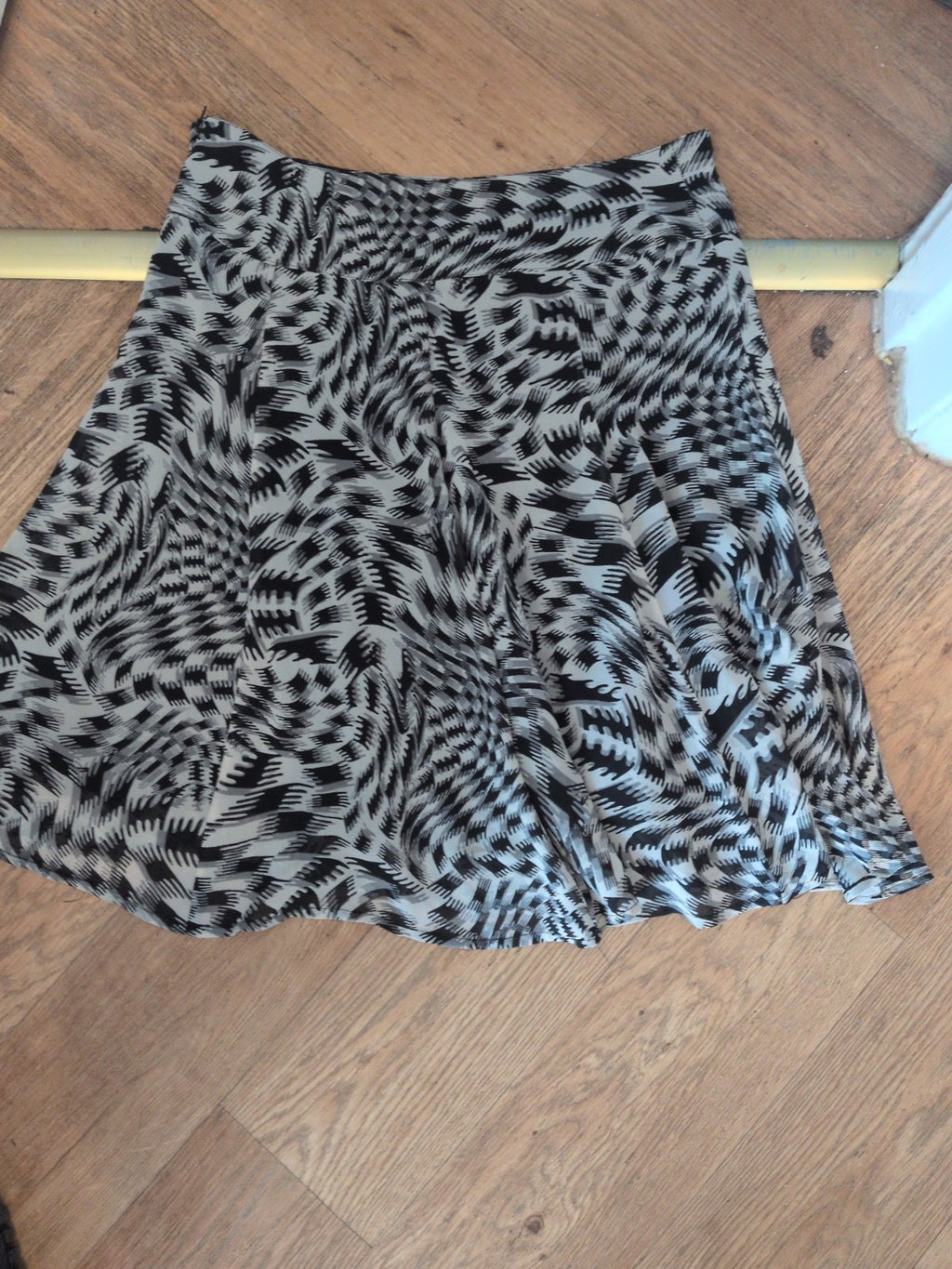 H&M 12 Grey/Black/Cream Knee Length Lined Flare Skirt