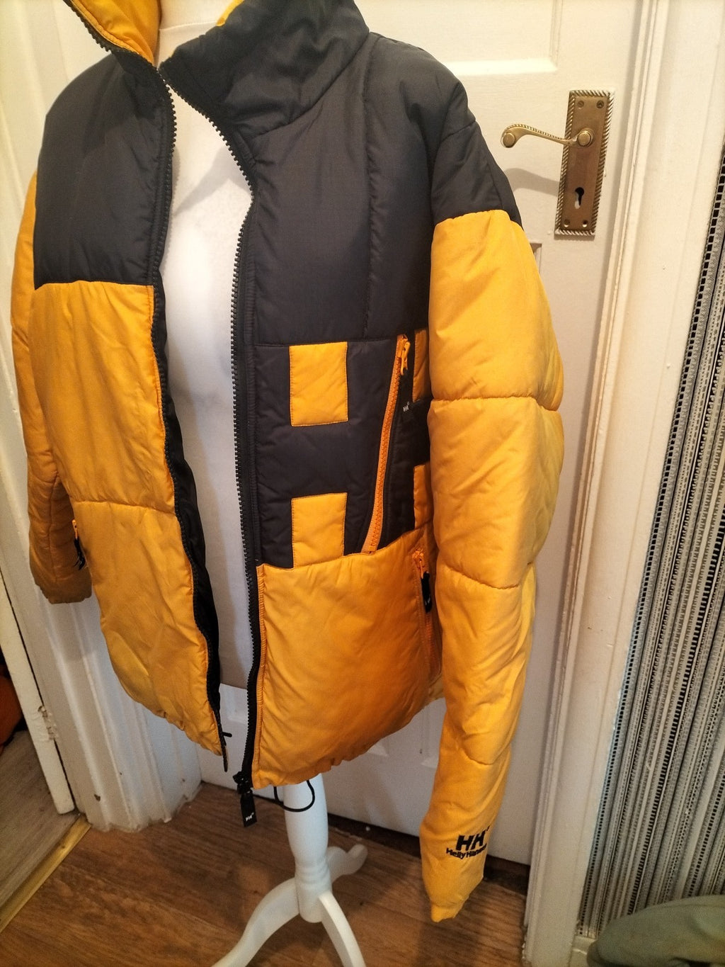 Mens Helly Hanson Size Small Yellow And Black Puffer Long Sleeved Coat(has A...