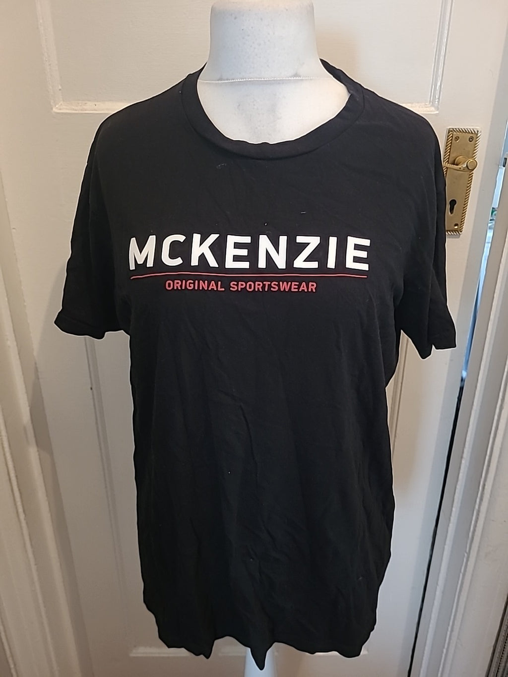 Mens Mckenzie Size L Black And White Short Sleeved Tshirt
