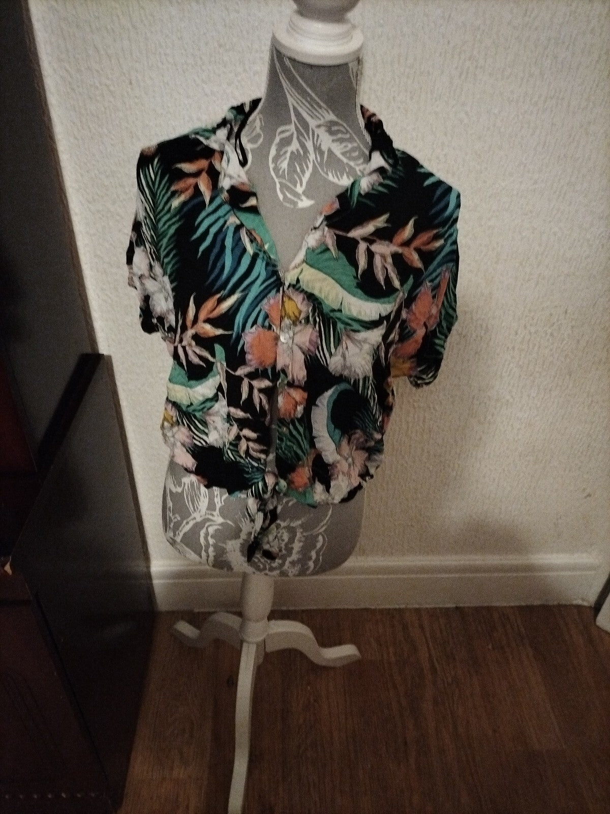 Ladies Peacocks Size 10 Multi Floral Short Sleeved Blouse