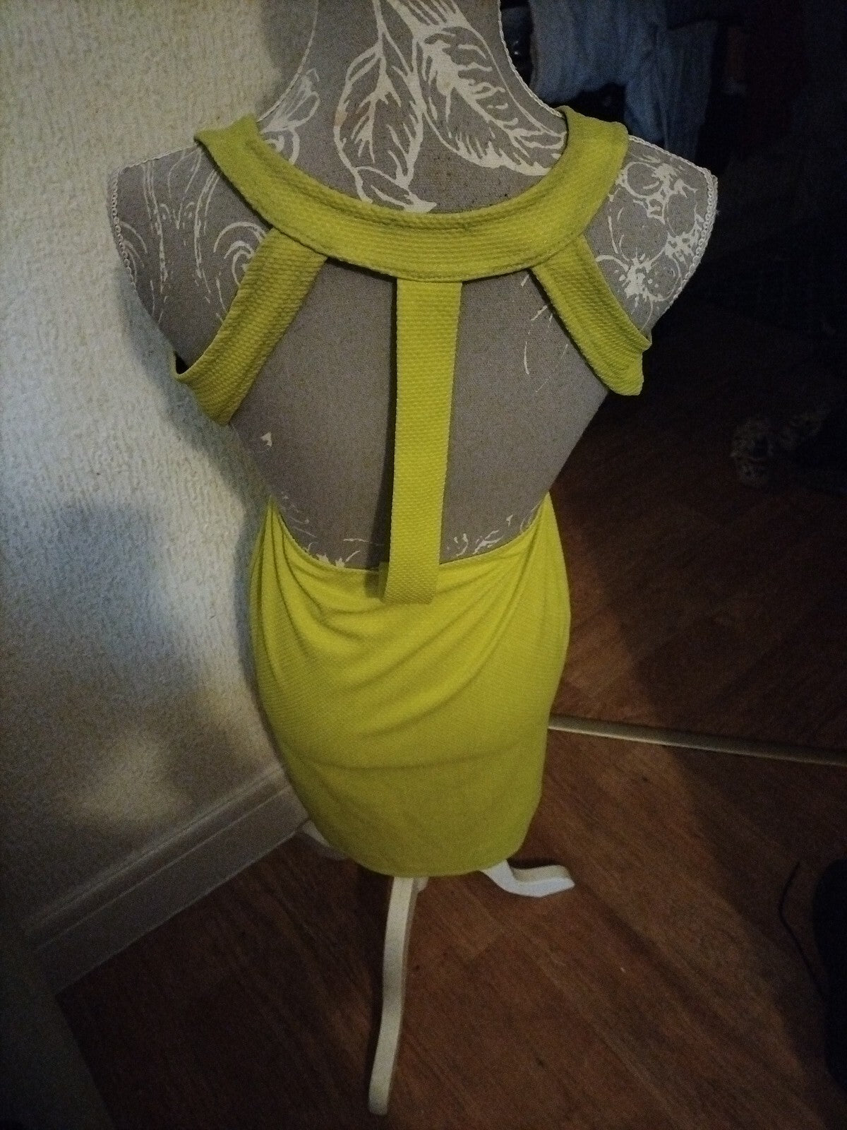 Ladies Missi London Size Small Yellow Sleeveless Dress