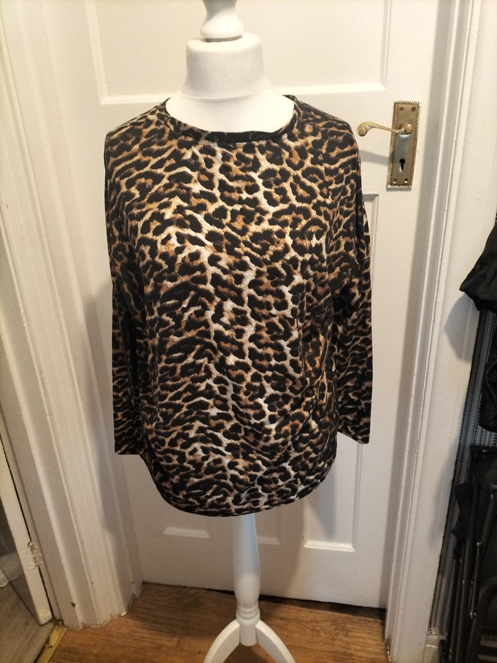 Ladies Peacocks Size 14-16 Leopard Print Long Sleeved Blouse