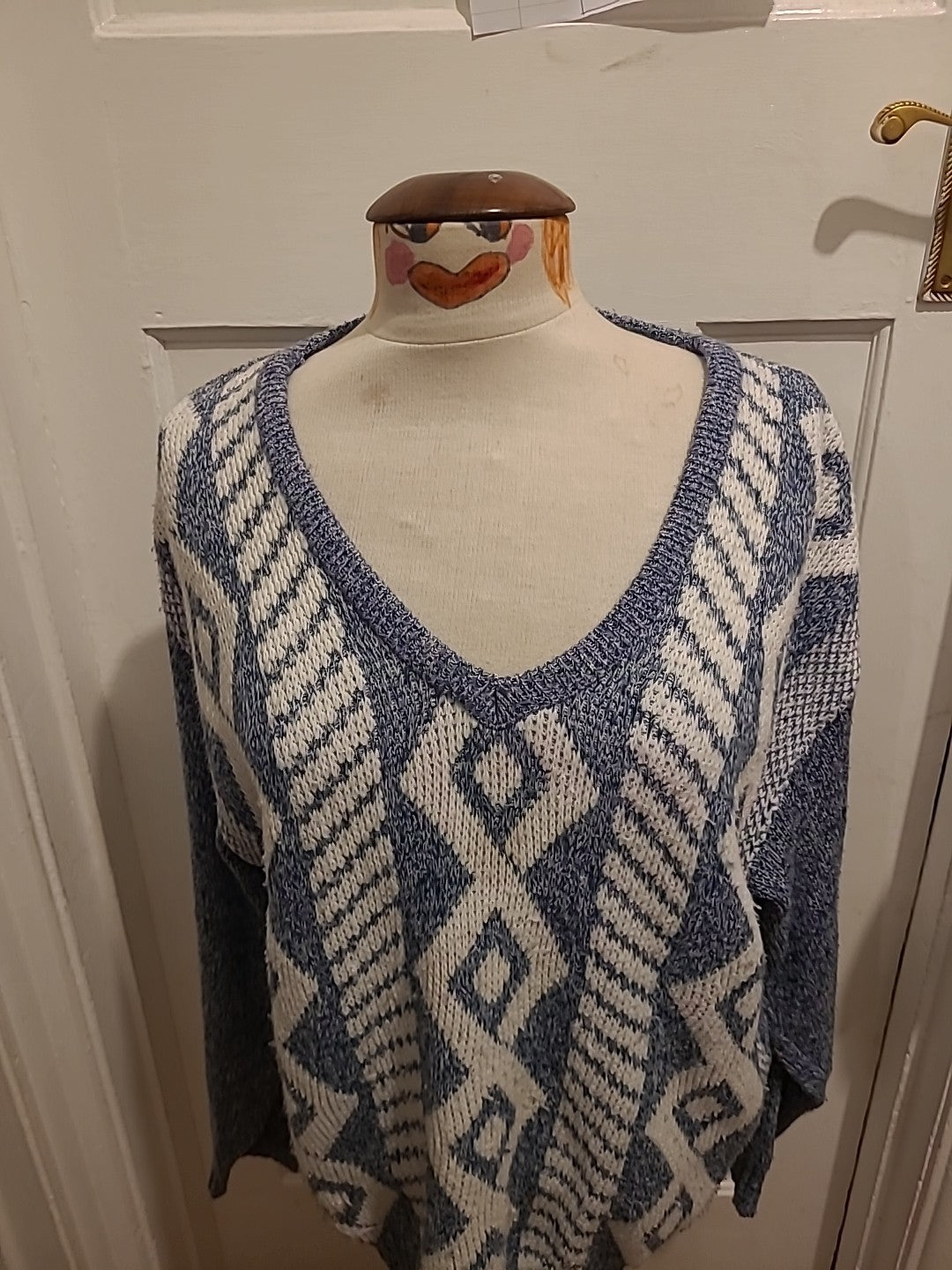 Mens XL White Grey V-neck Long Sleeve Jumper